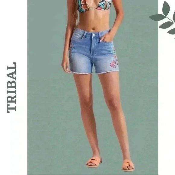 Tribal Brooke Girlfriend Shorts w/Embroidery Sky Blue
5395XX-4798-0293 Denim - Picture 7 of 8